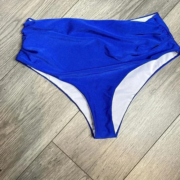 Ladies' Solid Color Pleated Bikini Set Carnival - Picture 3 of 7